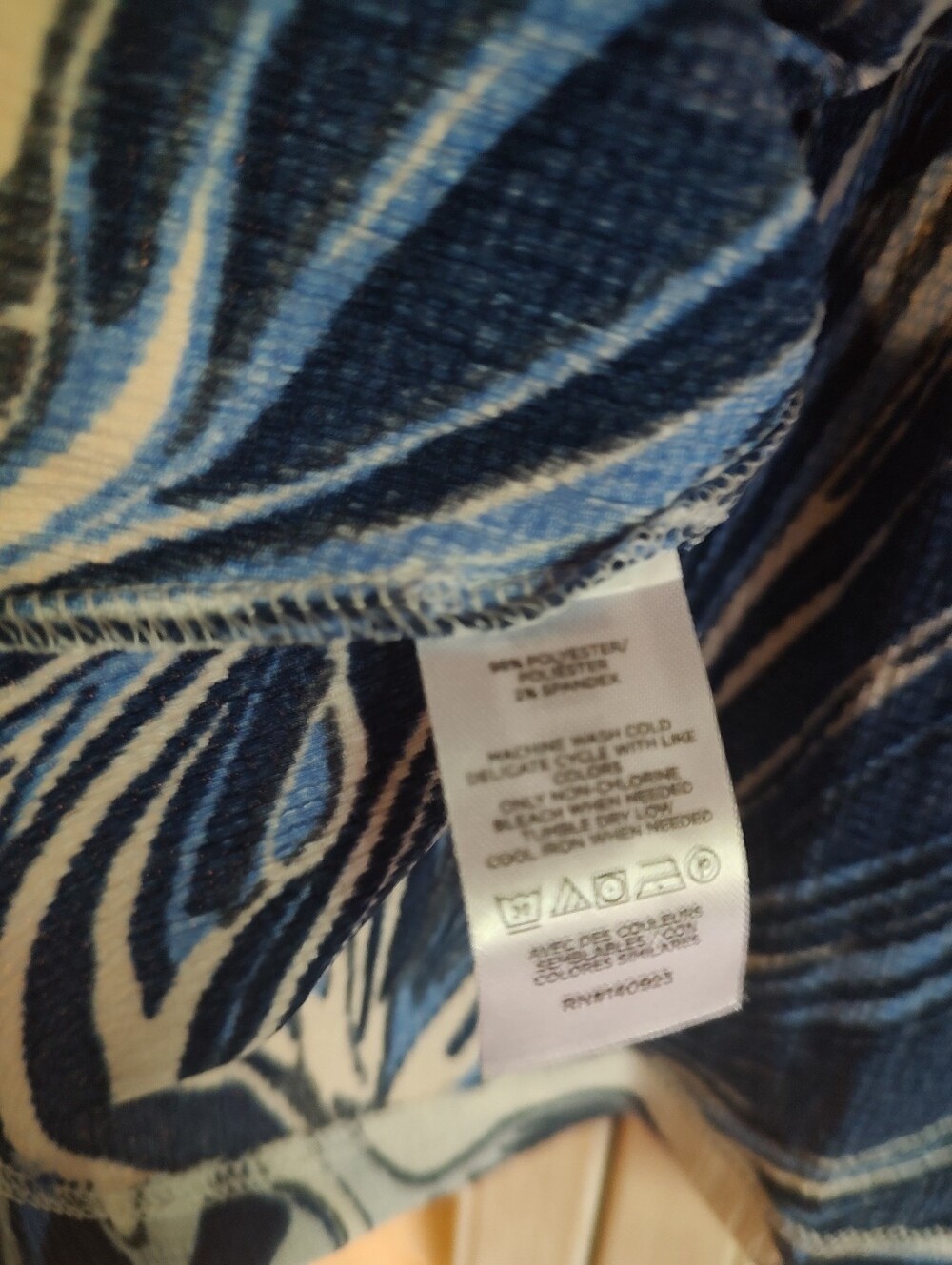 Ann Taylor Factory Blue and White Floral Short-Sleeve Blouse - Picture 5 of 9